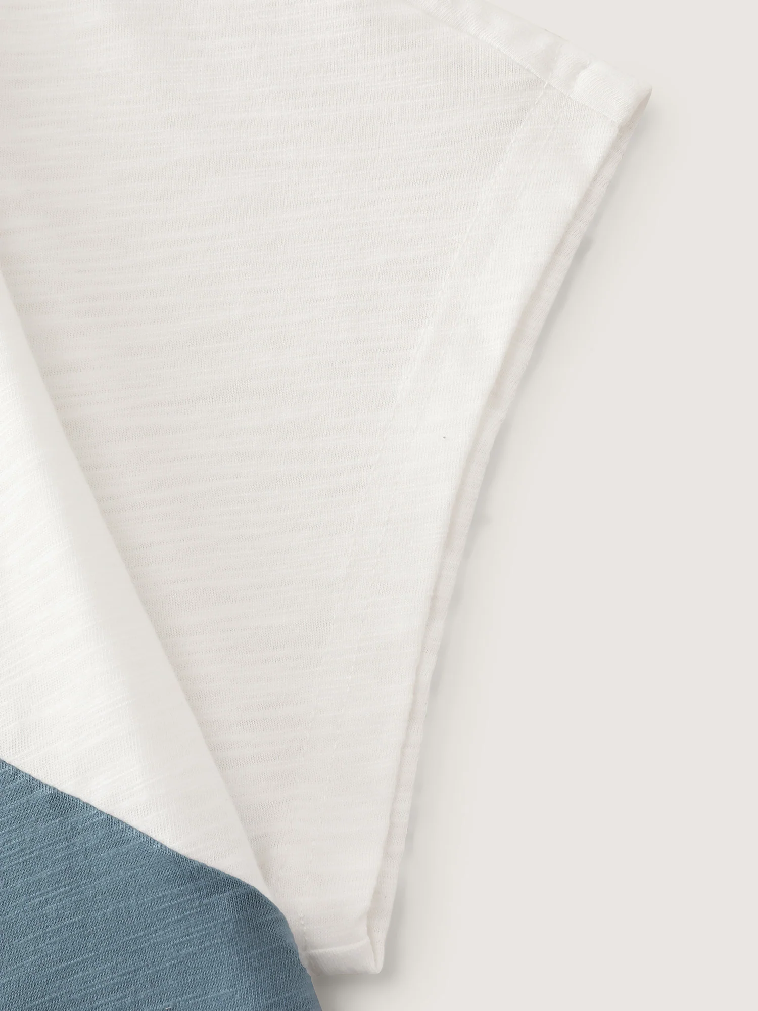 Colorblock Textured Round Neck T-Shirt - Image 6