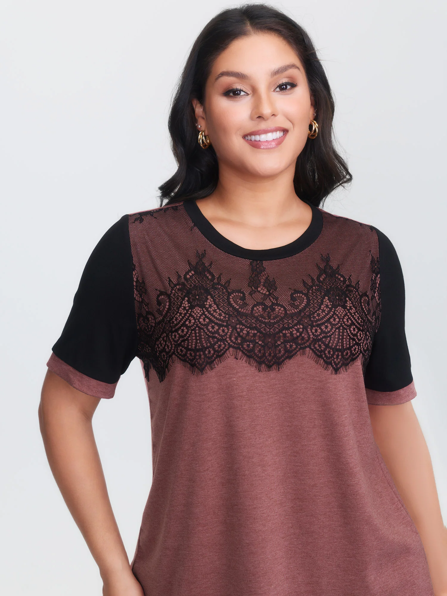 Stretchy Scalloped Lace Color Contrast T-Shirt