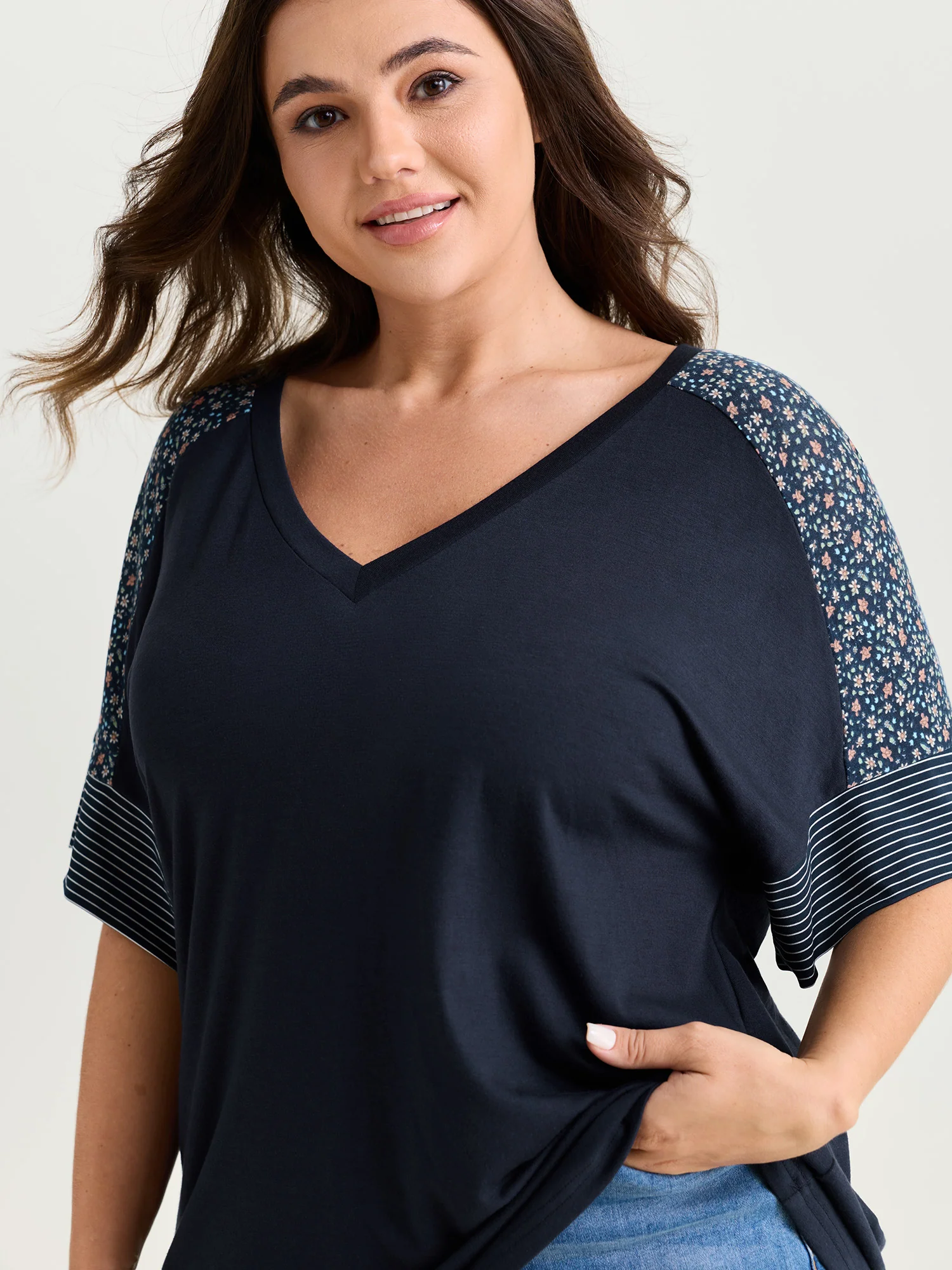 Supersoft Color Contrast Sleeve V-Neck T-Shirt - Image 2