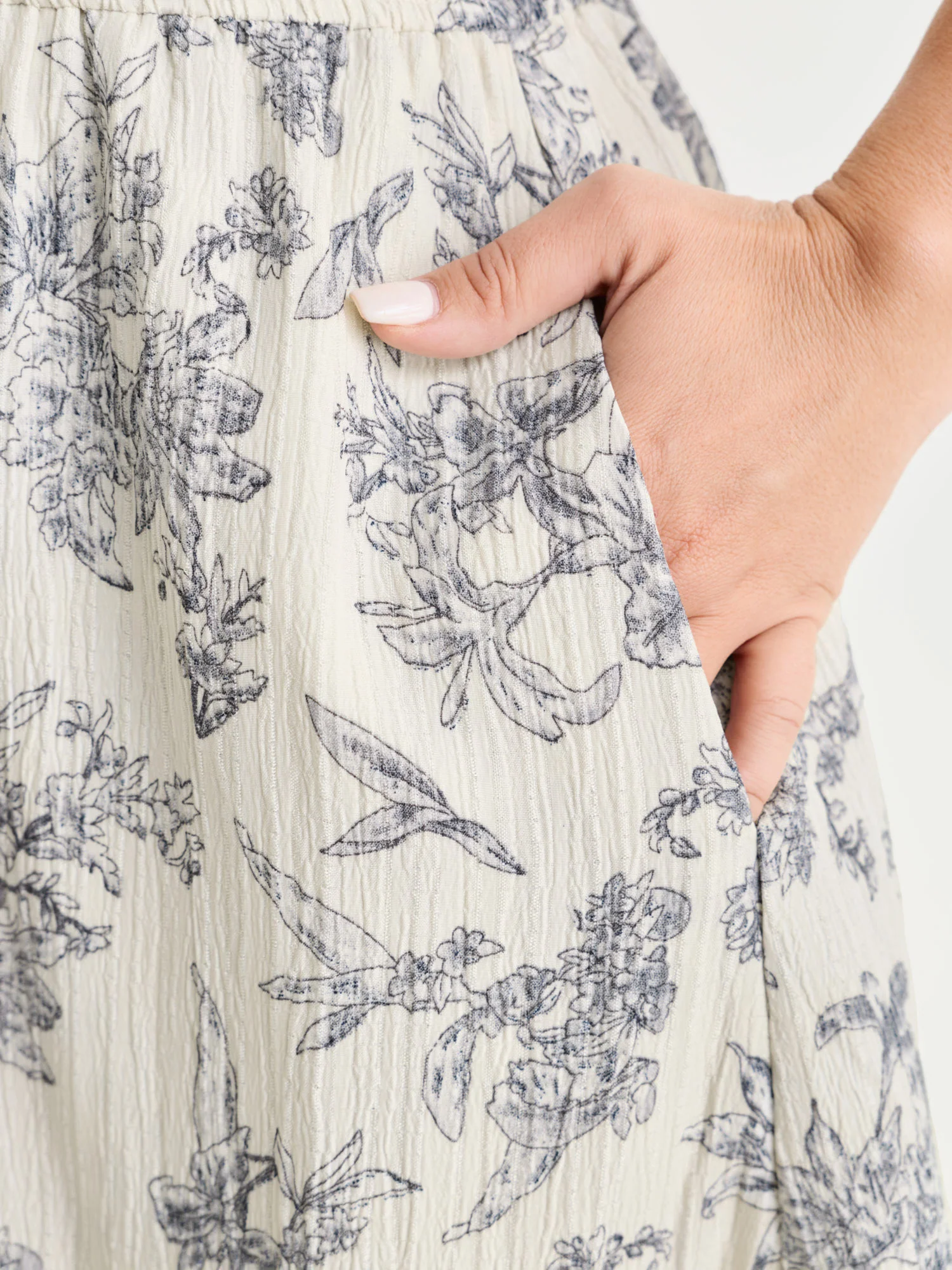 Textured Shirred Cinched Waist Maxi Dress - Image 10